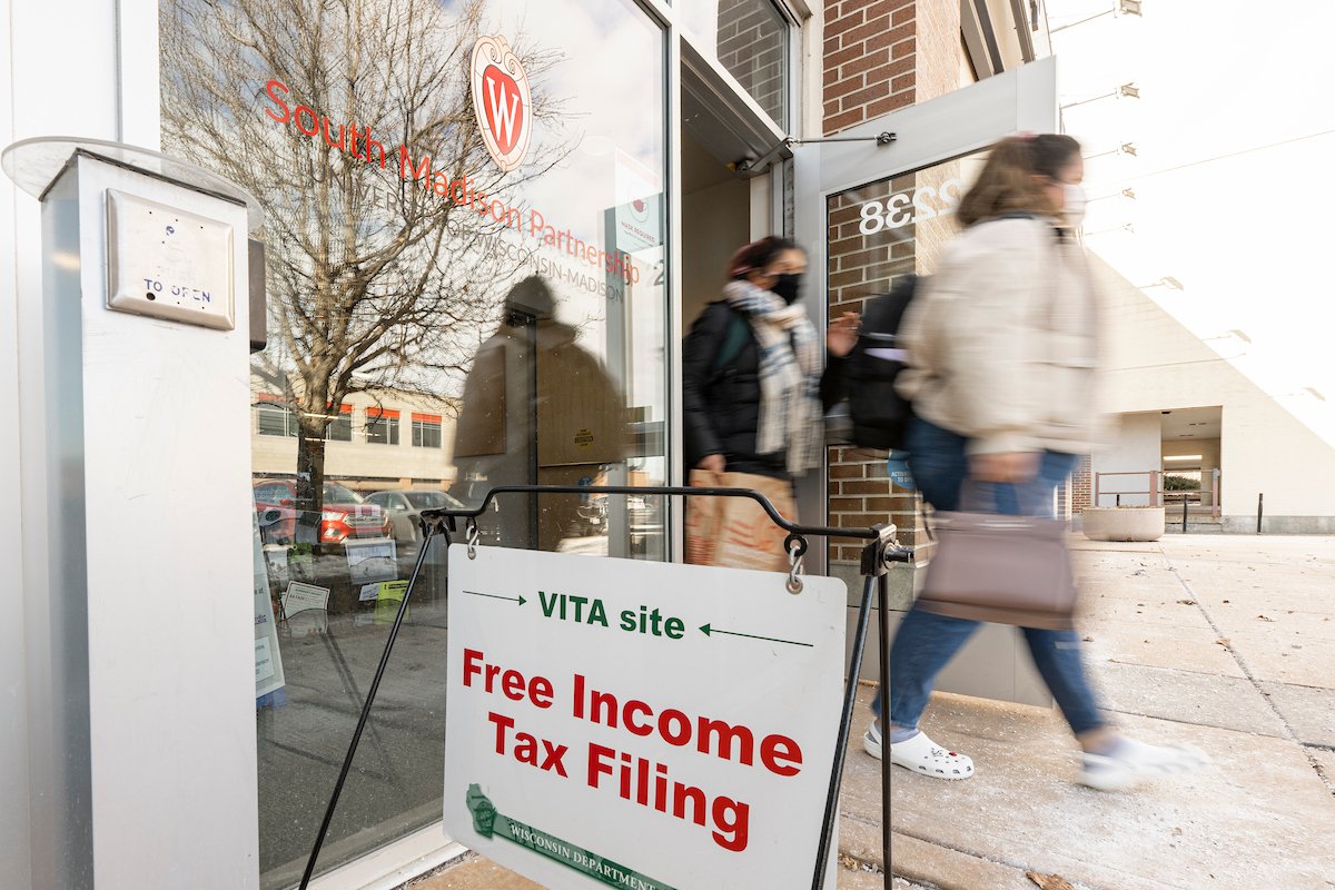 richard dilley tax center exterior; people leaving an appointment